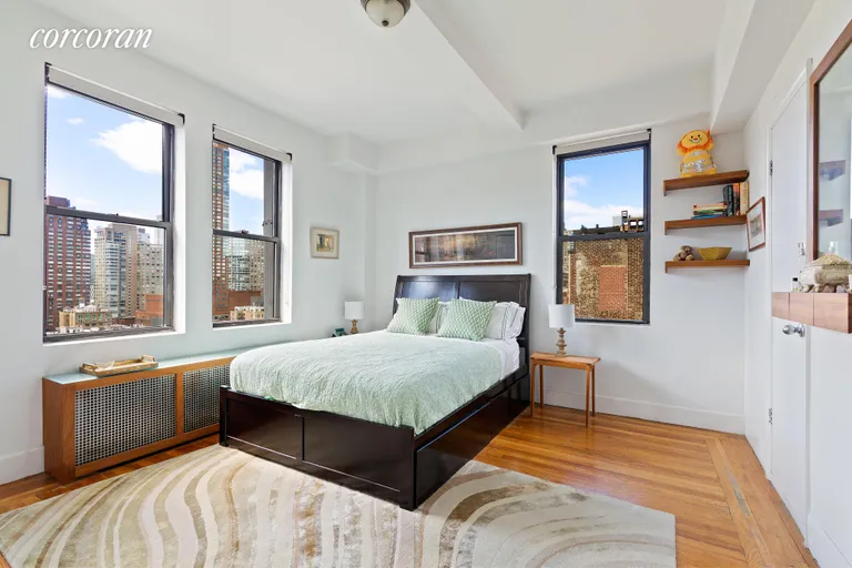 New York City Real Estate | View 20 West 72Nd Street, 1606 | Cross ventilation from the south and west | View 3
