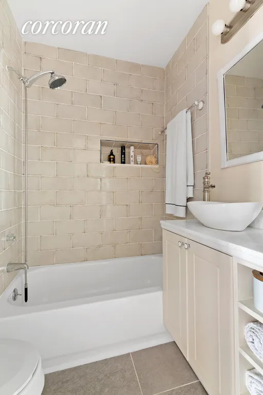 New York City Real Estate | View 262 Saratoga Avenue, 1 | Full Bathroom | View 11