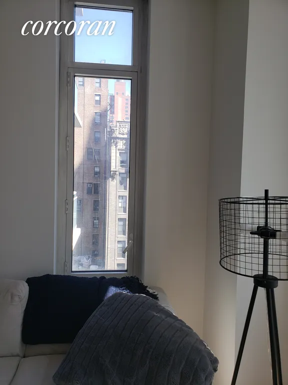New York City Real Estate | View 325 Fifth Avenue, 17E | room 3 | View 4