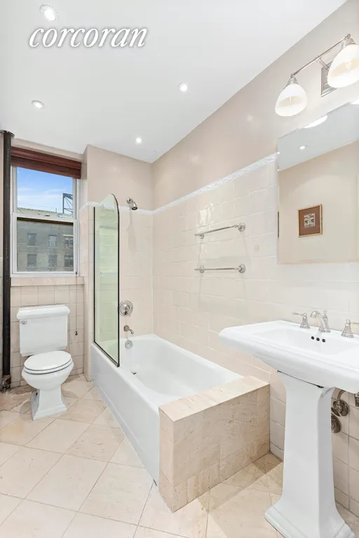 New York City Real Estate | View 588 West End Avenue, 15C | Full Bathroom | View 5