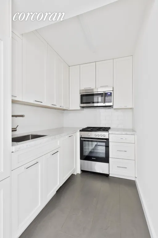 New York City Real Estate | View 201 East 28th Street, 18F | room 3 | View 4