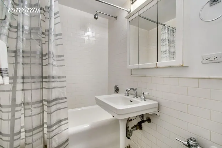 New York City Real Estate | View 45 Tudor City Place, 919 | Full Bathroom | View 5