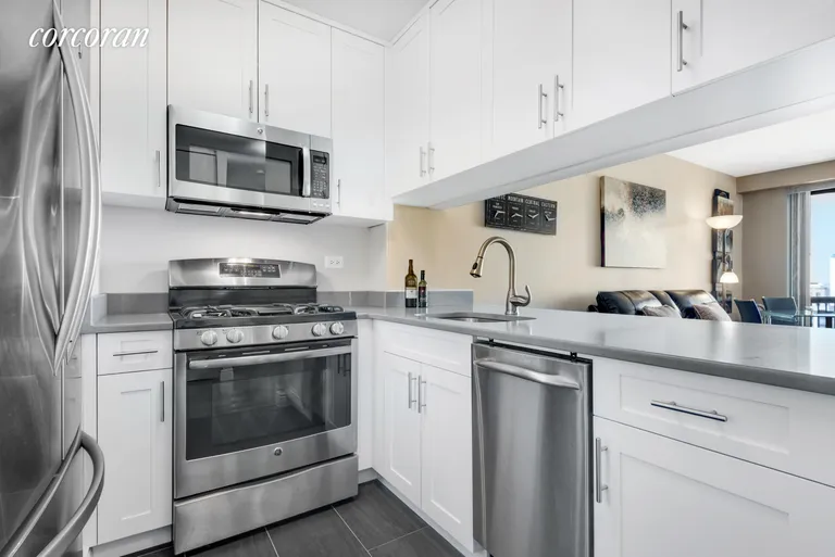 New York City Real Estate | View 45 East 25th Street, 35A | MINT NEW KITCHEN! | View 4