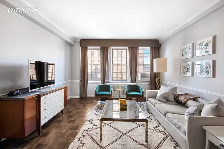 New York City Real Estate | View 41 Fifth Avenue, 8A | 2 Beds, 1 Bath | View 1