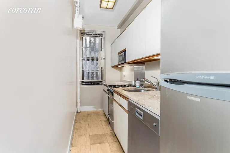New York City Real Estate | View 17 West 64th Street, 3F | room 3 | View 4