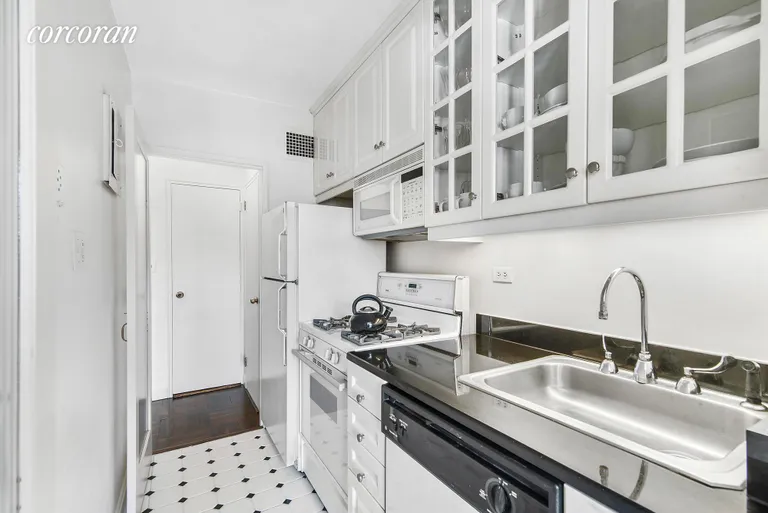 New York City Real Estate | View 45 West 10th Street, 6E | room 4 | View 5