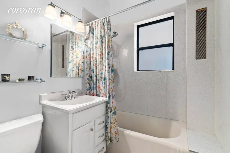 New York City Real Estate | View 109 West 82Nd Street, 4C | Master Bathroom | View 5