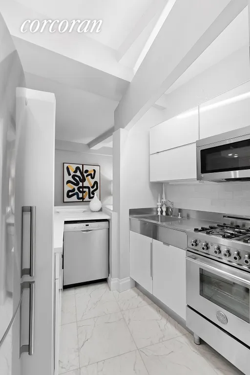 New York City Real Estate | View 140 East 40th Street, 1D | Ultra Modern Kitchen | View 4