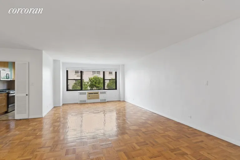 New York City Real Estate | View 140 East 83rd Street, 4c | room 1 | View 2