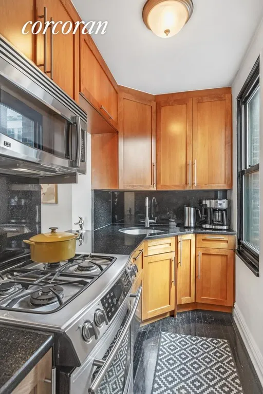 New York City Real Estate | View 222 East 35th Street, 6C | Kitchen | View 2