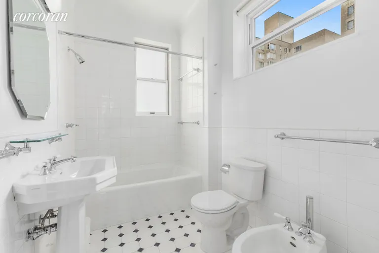 New York City Real Estate | View 12 East 87th Street, 8B | Full Bathroom | View 5