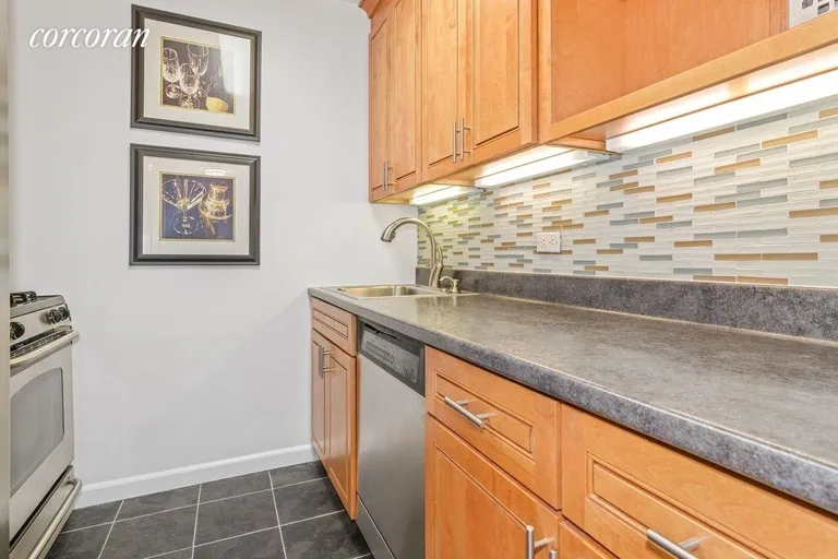 New York City Real Estate | View 201 East 28th Street, 15L | Kitchen | View 2