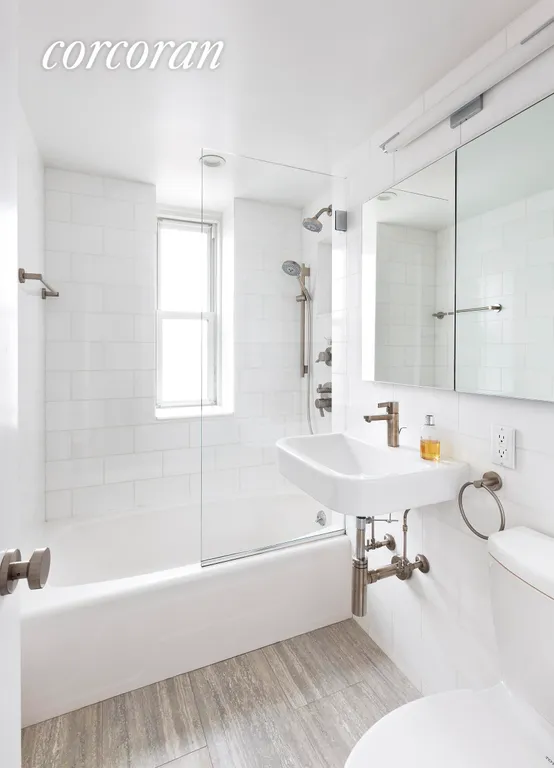 New York City Real Estate | View 101 West 12th Street, 10V | Full Bathroom | View 8