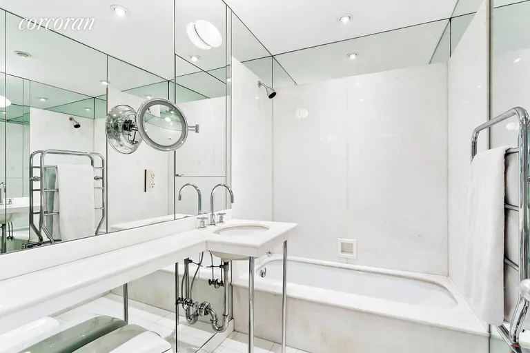 New York City Real Estate | View 825 Fifth Avenue, 13B | Bathroom | View 6