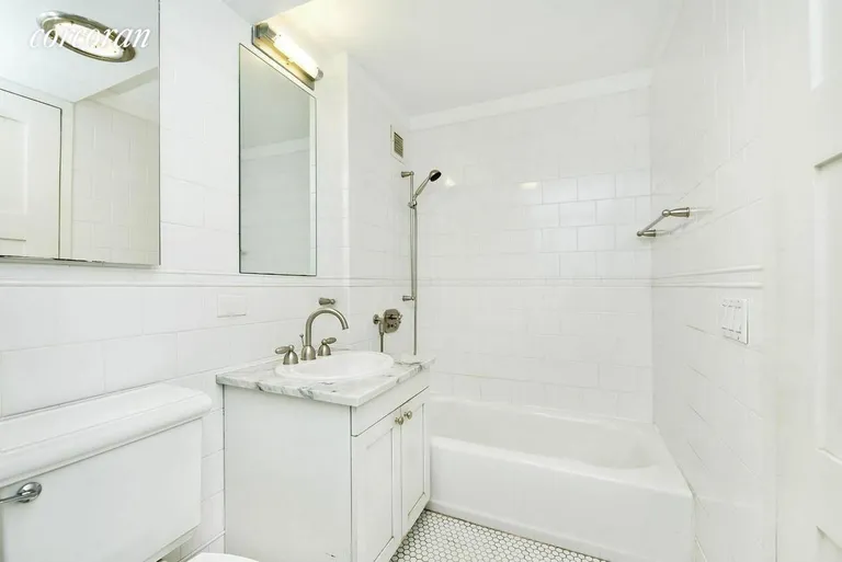 New York City Real Estate | View 425 Fifth Avenue, 27A | Full Bathroom | View 5
