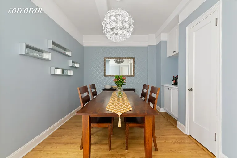 New York City Real Estate | View 20 West 72Nd Street, 901 | Formal dining room with bar area | View 3