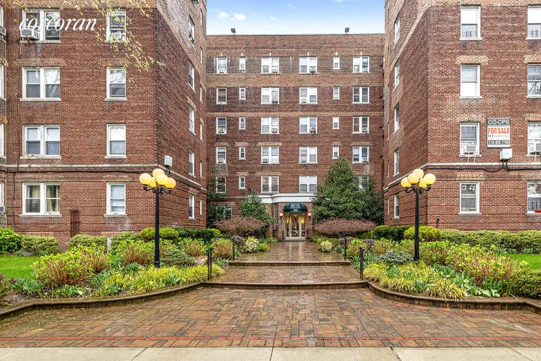 New York City Real Estate | View 280 Ocean Parkway, 5K | Classic Co-op w/ Lush Gardens, Storage & Bike Room | View 9
