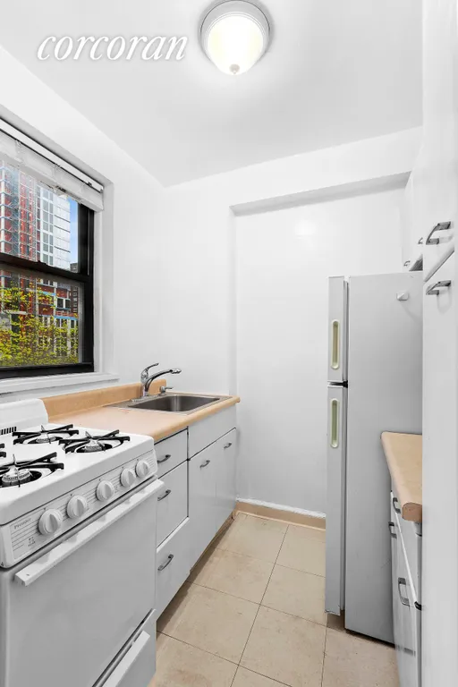 New York City Real Estate | View 222 East 35th Street, 5h | room 3 | View 4