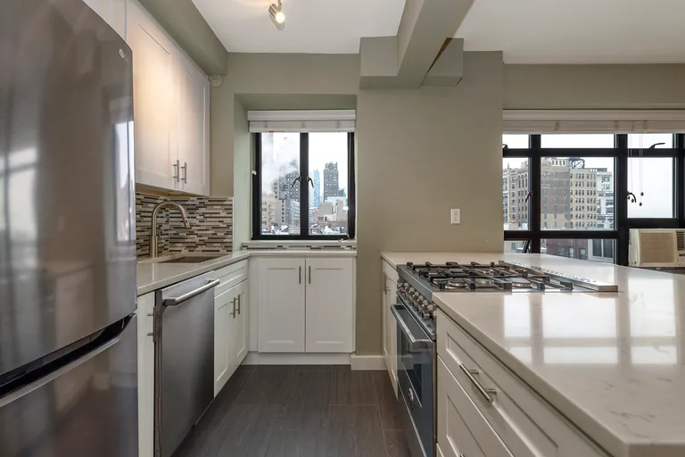 New York City Real Estate | View 100 Remsen Street, 8D | room 3 | View 4