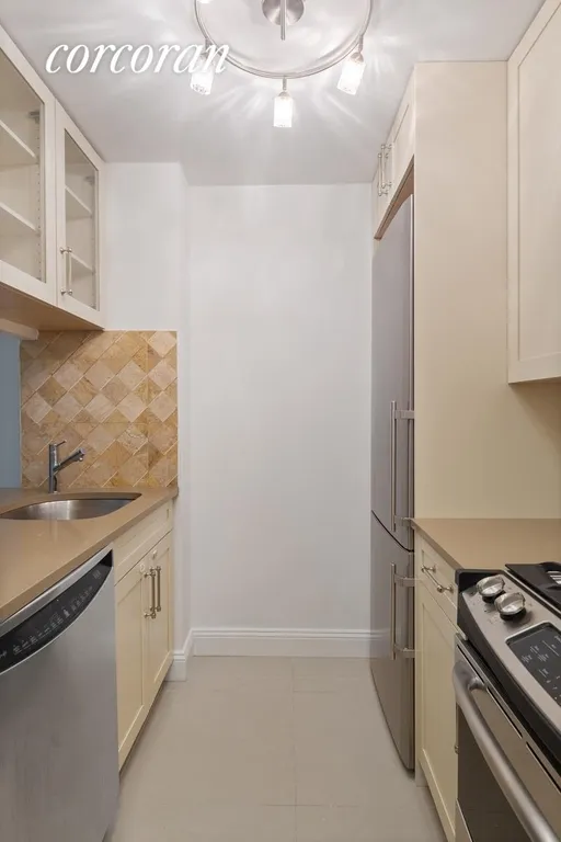 New York City Real Estate | View 200 Rector Place, 8g | room 1 | View 2