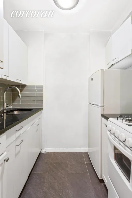New York City Real Estate | View 435 East 77th Street, 2H | Kitchen | View 4