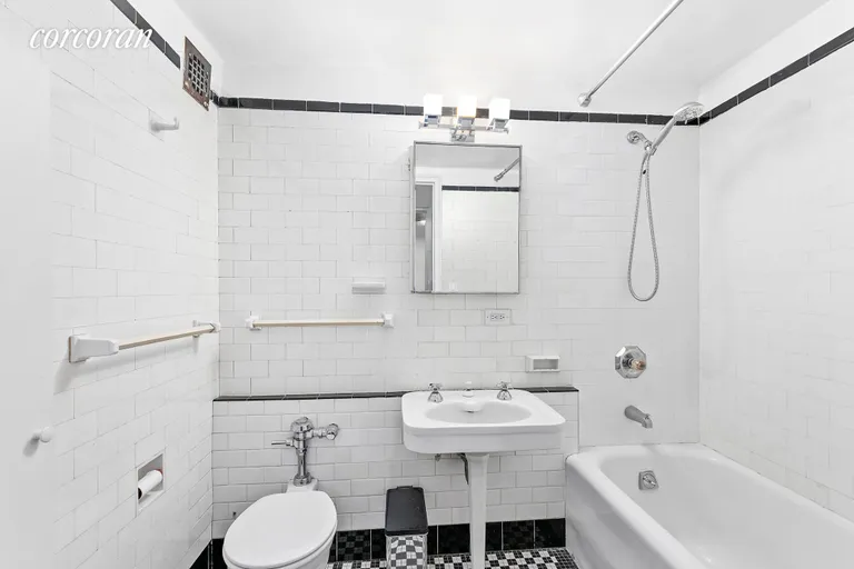 New York City Real Estate | View 410 West 24th Street, 6A | Bathroom | View 5