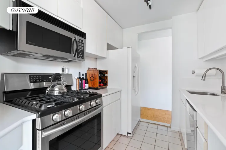 New York City Real Estate | View 275 Greenwich Street, 10L | room 5 | View 6