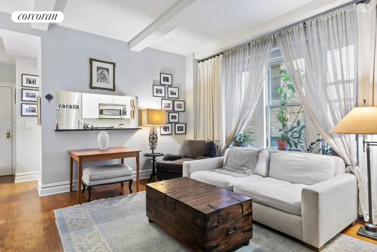 New York City Real Estate | View 25 Fifth Avenue, 5G | Living Room | View 4