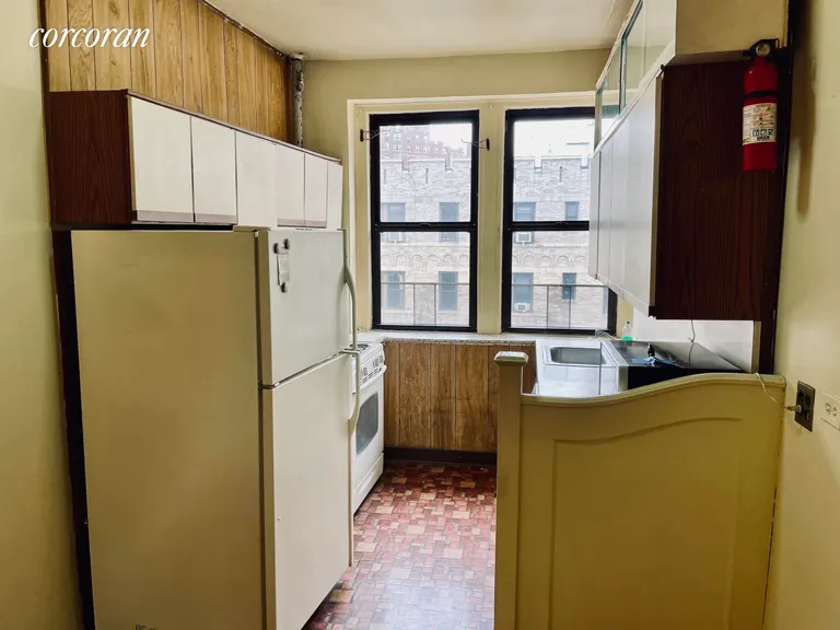 New York City Real Estate | View 854 West 181st Street, 6B | Kitchen | View 4
