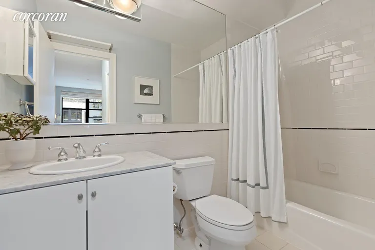 New York City Real Estate | View 205 15th Street, A2 | Bathroom | View 4