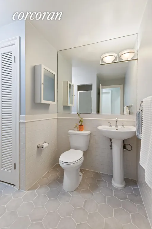 New York City Real Estate | View 205 15th Street, A2 | Bathroom | View 6