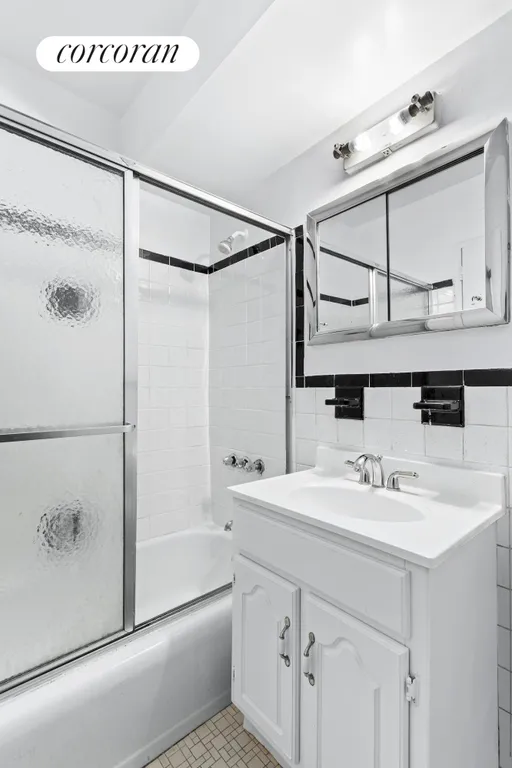 New York City Real Estate | View 153 East 57th Street, 2G | Master Bathroom | View 6