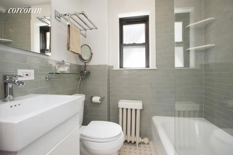 New York City Real Estate | View 155 East 49th Street, 9G | Bathroom | View 5