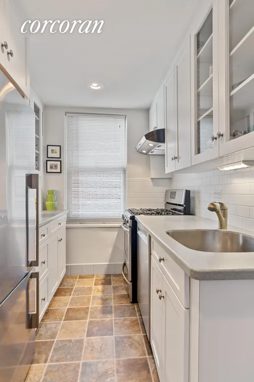 New York City Real Estate | View 33 East End Avenue, 11C | Kitchen | View 4