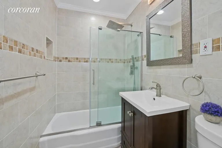 New York City Real Estate | View 150 Hawthorne Street, 4D | Full Bathroom | View 6
