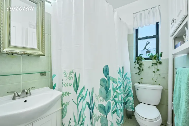 New York City Real Estate | View 854 West 181st Street, 4G | Full Bathroom | View 4