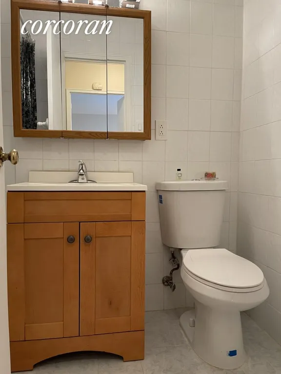 New York City Real Estate | View 305 East 40th Street, 11Z | Bathroom | View 4