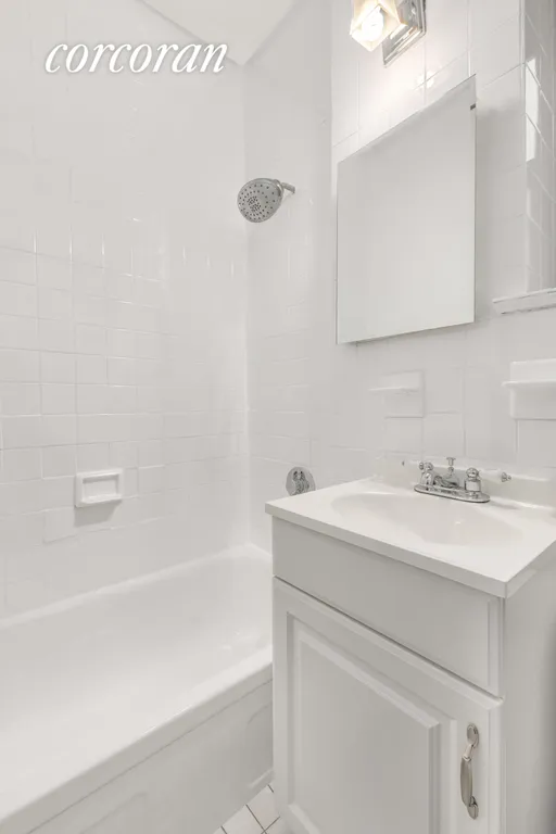 New York City Real Estate | View 415 East 80th Street, 5J | Full Bathroom | View 4