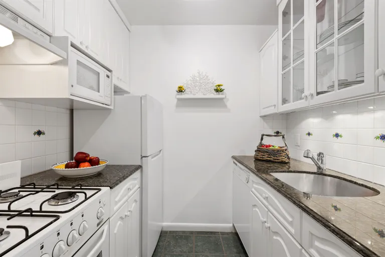 New York City Real Estate | View 159 Madison Avenue, 8I | Kitchen | View 4