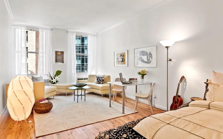 New York City Real Estate | View 159 Madison Avenue, 8I | Living Room | View 2
