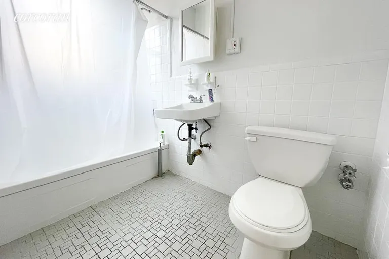 New York City Real Estate | View 2841 Broadway, L1 | Bathroom | View 5