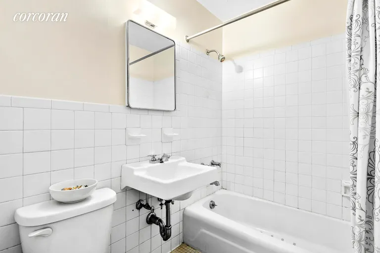 New York City Real Estate | View 333 Pearl Street, 23B | Full Bathroom | View 8