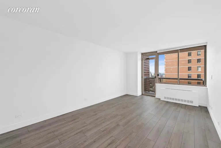 New York City Real Estate | View 200 East 89th Street, 21D | room 1 | View 2