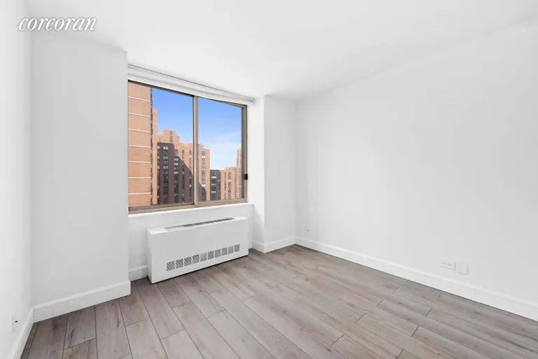 New York City Real Estate | View 200 East 89th Street, 21D | room 7 | View 8