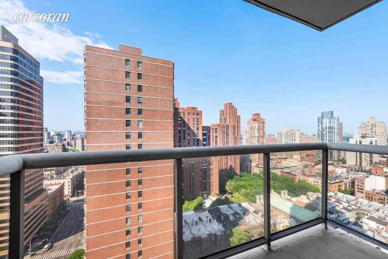 New York City Real Estate | View 200 East 89th Street, 21D | room 4 | View 5