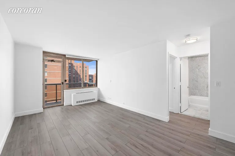 New York City Real Estate | View 200 East 89th Street, 21D | room 3 | View 4