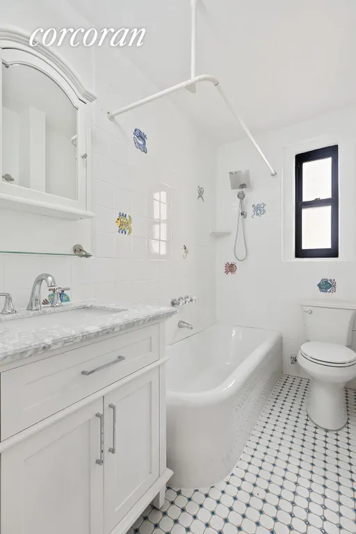 New York City Real Estate | View 17 West 71st Street, 7D | Full Bathroom | View 10