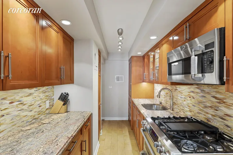 New York City Real Estate | View 333 East 75th Street, 7A | Kitchen | View 4