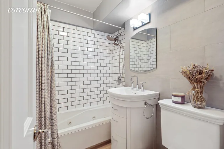 New York City Real Estate | View 333 East 75th Street, 7A | Full Bathroom | View 7