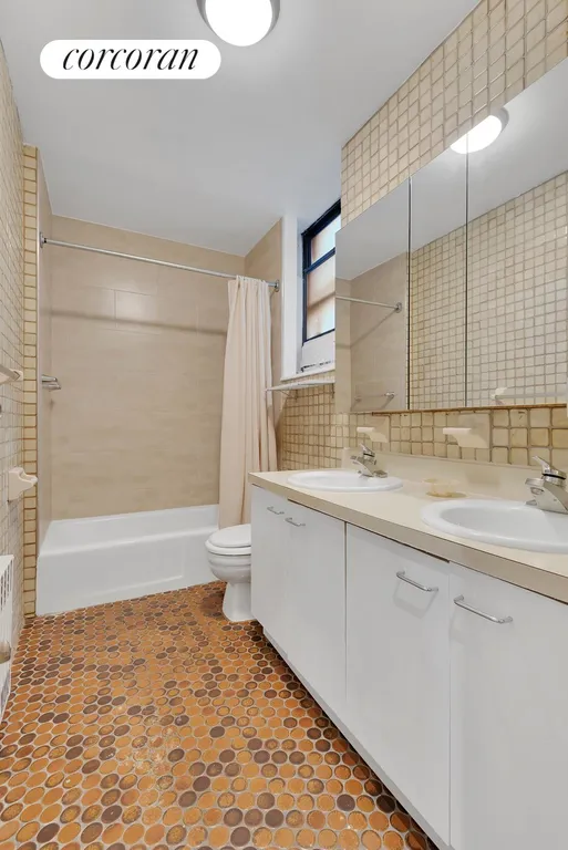 New York City Real Estate | View 204 West 92Nd Street, 2R | Full Bathroom | View 6